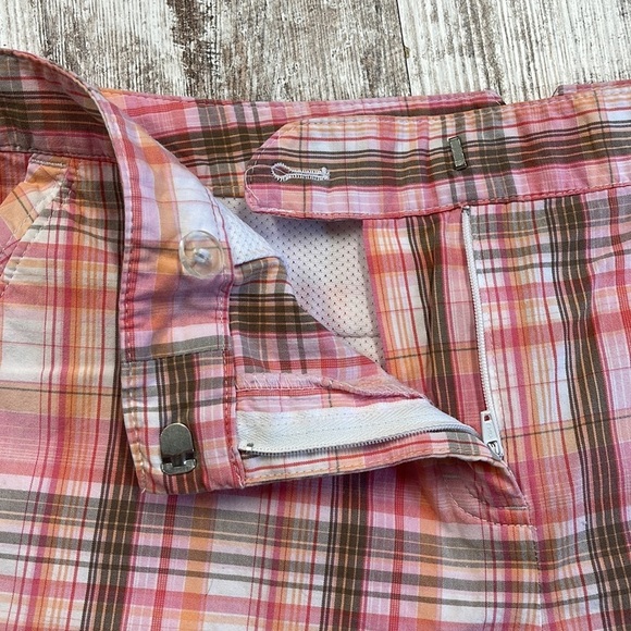 Izod Perform X Stretch Pink Plaid Bermuda Shorts Size 10 - Picture 3 of 7